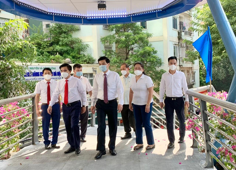 Lãnh đạo quận Thanh Xuân thăm công trình cầu vượt đường bộ Hoàng Minh Giám Lãnh đạo quận Thanh Xuân thăm công trình cầu vượt đường bộ Hoàng Minh Giám