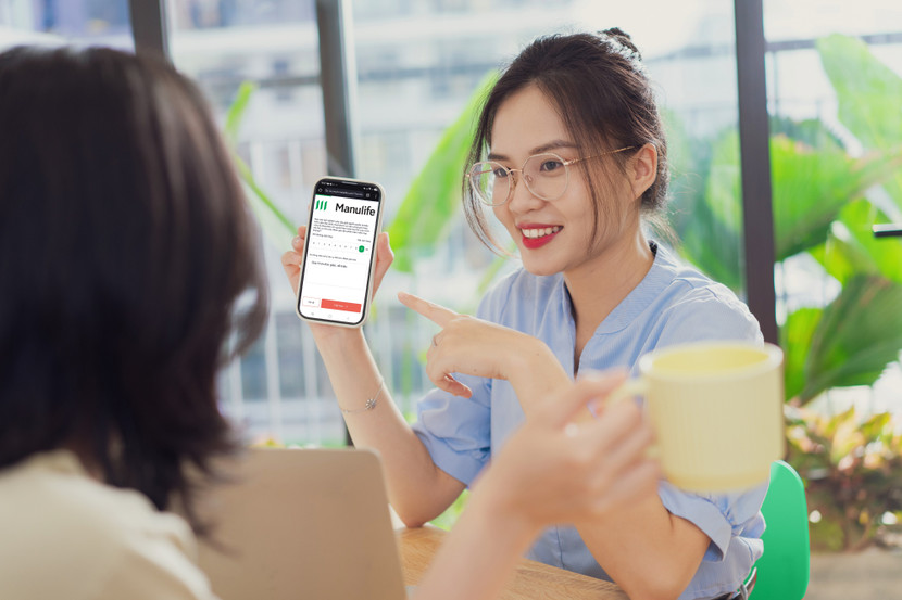 Khách hàng đánh giá trải nghiệm dịch vụ sau khi giao dịch