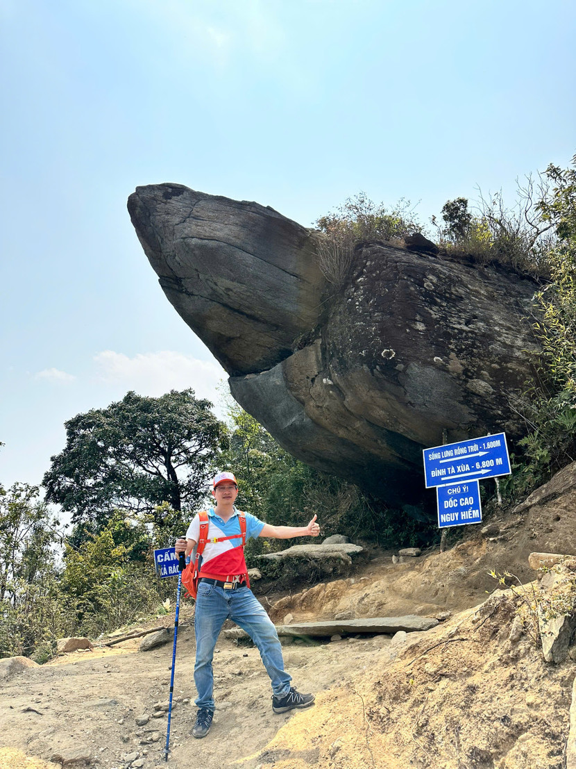 Đại diện Ban tổ chức khảo sát đường leo đỉnh Tà Xùa Đại diện Ban tổ chức khảo sát đường leo đỉnh Tà Xùa