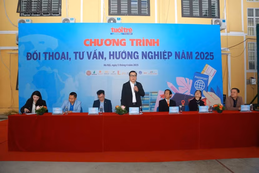Các chuyên gia chia sẻ tại chương trình Các chuyên gia chia sẻ tại chương trình