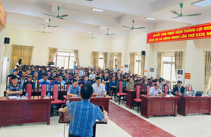 Buổi tập huấn đào tạo thương mại điện tử & ứng dụng công nghệ số dành cho các hộ sản xuất và làng nghề địa phương tại Hồng Phú, Phú Xuyên Buổi tập huấn đào tạo thương mại điện tử & ứng dụng công nghệ số dành cho các hộ sản xuất và làng nghề địa phương tại Hồng Phú, Phú Xuyên