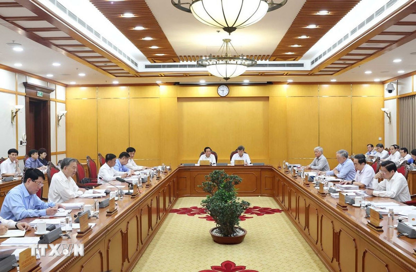 Bộ Chính trị, Ban Bí thư họp triển khai thực hiện sắp xếp tổ chức bộ máy của hệ thống chính trị dưới sự chủ trì của Tổng Bí thư Tô Lâm. (Ảnh: Thống Nhất/TTXVN) Bộ Chính trị, Ban Bí thư họp triển khai thực hiện sắp xếp tổ chức bộ máy của hệ thống chính trị dưới sự chủ trì của Tổng Bí thư Tô Lâm. (Ảnh: Thống Nhất/TTXVN)