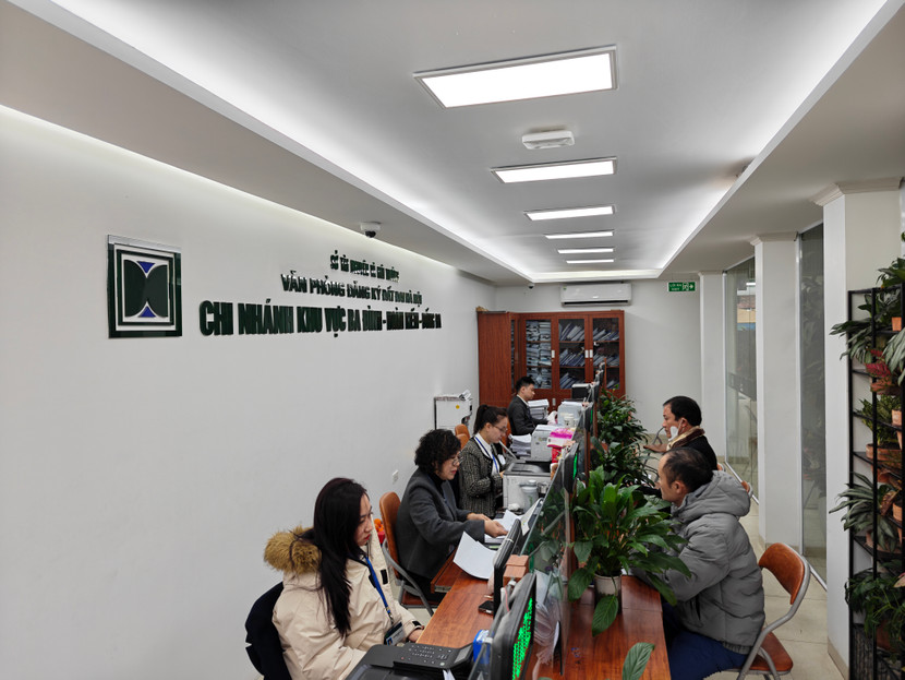 Chi nhánh Văn phòng Đăng ký đất đai Hà Nội khu vực Ba Đình - Hoàn Kiếm - Đống Đa đón những vị khách đầu tiên của năm mới Ất Tỵ
