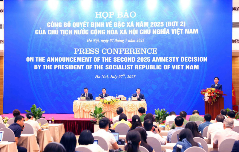 Toàn cảnh buổi họp báo