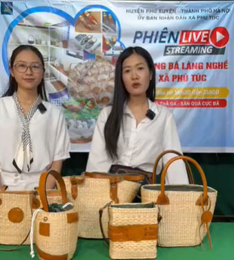 Một phiên livestream bán hàng trên Fanpage Làng Nghề Phú Xuyên Hà Nội Một phiên livestream bán hàng trên Fanpage Làng Nghề Phú Xuyên Hà Nội