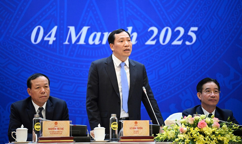 Trung tướng Lê Văn Tuyến, Thứ trưởng Bộ Công an trao đổi tại họp báo Trung tướng Lê Văn Tuyến, Thứ trưởng Bộ Công an trao đổi tại họp báo