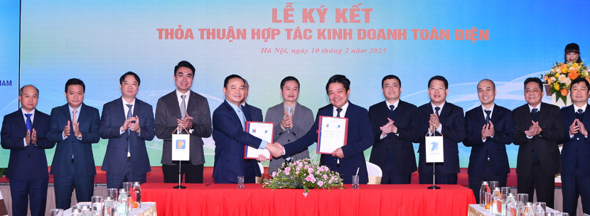 Ông Đào Nam Hải – Thành viên HĐQT, Tổng Giám đốc Petrolimex và ông Huỳnh Quang Liêm - Tổng Giám đốc VNPT ký kết Thỏa thuận hợp tác chiến lược toàn diện Ông Đào Nam Hải – Thành viên HĐQT, Tổng Giám đốc Petrolimex và ông Huỳnh Quang Liêm - Tổng Giám đốc VNPT ký kết Thỏa thuận hợp tác chiến lược toàn diện