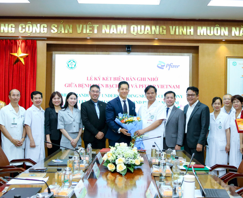 Pfizer Việt Nam và Bệnh viện Bạch Mai hợp tác nâng cao năng lực chăm sóc sức khỏe ảnh 1