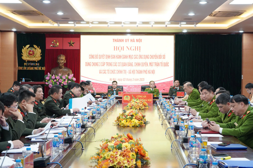 Thiếu tướng Nguyễn Thanh Tùng, Phó Giám đốc phụ trách điều hành CATP, cùng các đồng chí trong Đảng ủy, Ban Giám đốc và chỉ huy các đơn vị dự hội nghị tại điểm cầu CATP Hà Nội