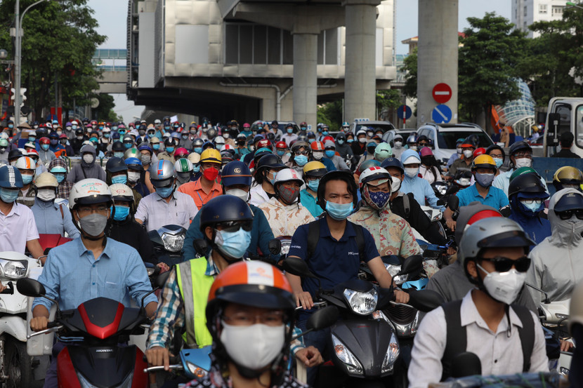 Hà Nội đang lấy ý kiến về việc hỗ trợ trực tiếp bằng tiền mặt cho người dân chuyển đổi xe điện Hà Nội đang lấy ý kiến về việc hỗ trợ trực tiếp bằng tiền mặt cho người dân chuyển đổi xe điện