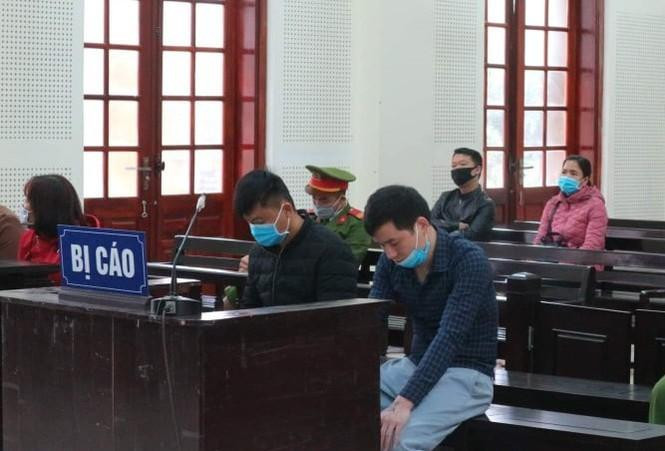 Mạnh và Thực trong phiên xét xử Mạnh và Thực trong phiên xét xử