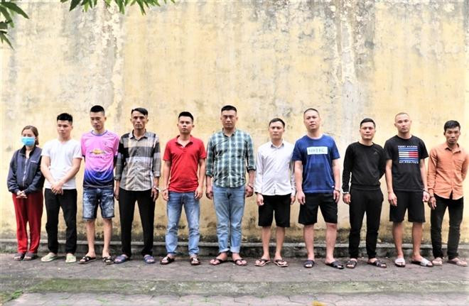 Nhóm đối tượng tại cơ quan công an (ảnh: BNA) Nhóm đối tượng tại cơ quan công an (ảnh: BNA)