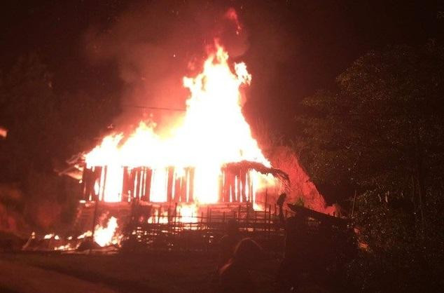 Ngôi nhà mới xây dựng bị Huỳnh phóng hỏa đốt trụi Ngôi nhà mới xây dựng bị Huỳnh phóng hỏa đốt trụi