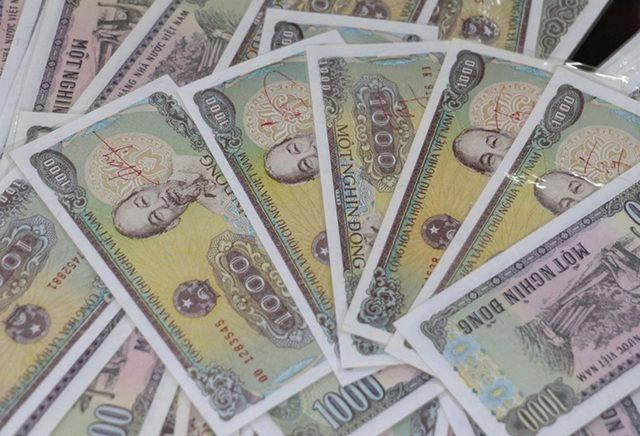 Những tờ tiền 1 nghìn đồng có ký hiệu riêng của Cường dùng để làm thẻ bạc Những tờ tiền 1 nghìn đồng có ký hiệu riêng của Cường dùng để làm thẻ bạc
