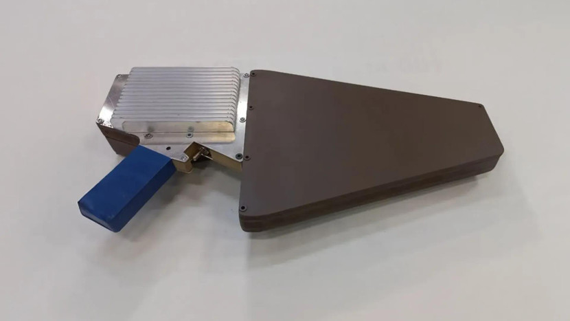 Hình ảnh súng chống UAV cầm tay do Ukraine sản xuất – thiết bị tác chiến điện tử siêu nhẹ, nặng chỉ hơn 1kg, có khả năng gây nhiễu tín hiệu điều khiển và truyền hình ảnh của máy bay không người lái đối phương, vừa được Bộ Quốc phòng Ukraine chính thức biên chế.