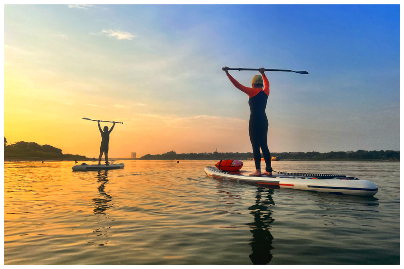 Ngày càng có nhiều người tập luyện thể thao trên sông Hồng