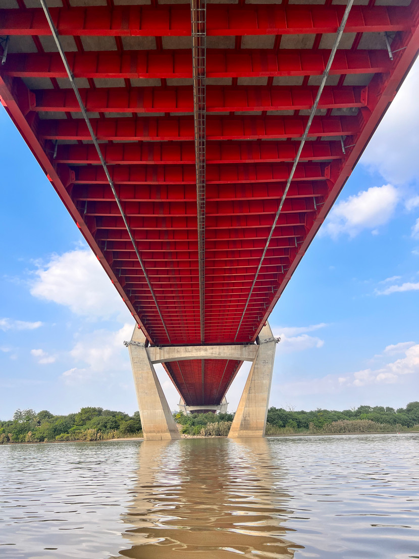 Gầm cầu Nhật Tân