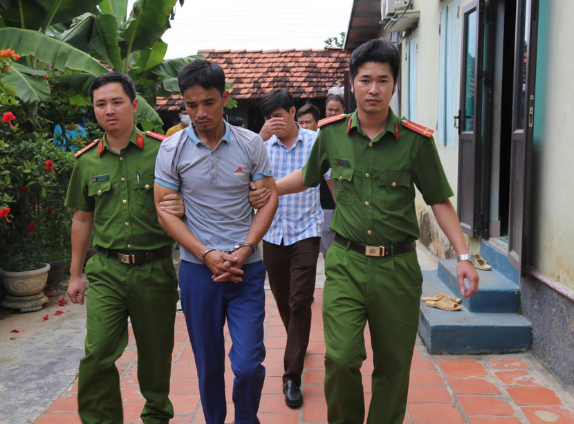 Cơ quan Cảnh sát điều tra Công an tỉnh Vĩnh Phúc đã ra lệnh giữ người trong trường hợp khẩn cấp với Dương Văn Thế, nghi phạm được cho là hung thủ giết một thiếu nữ 17 tuổi