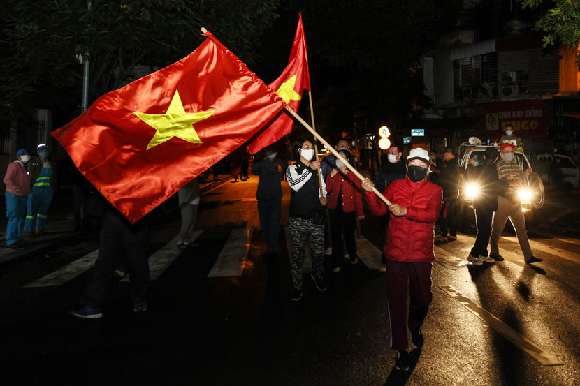 Không khí lạnh không làm ảnh hưởng tới niềm vui của người dân khu vực phong tỏa Không khí lạnh không làm ảnh hưởng tới niềm vui của người dân khu vực phong tỏa