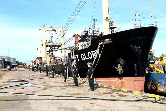 Cảnh sát vây ráp cảng Hà Lộc sáng 21-10