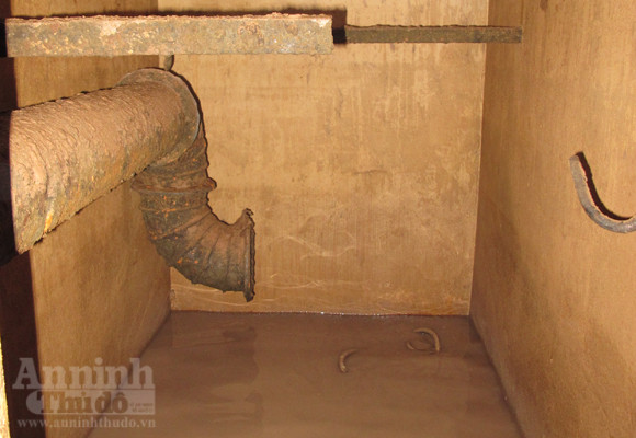 Chui vào từng ngõ ngách căn hầm dưới KS Metropole Hà Nội ảnh 10