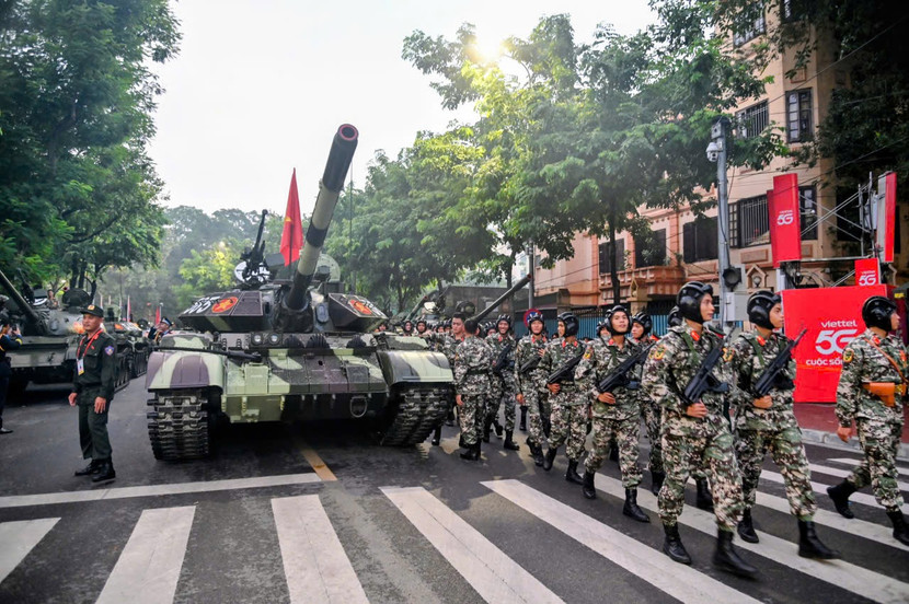 Khối xe bánh xích vào vị trí