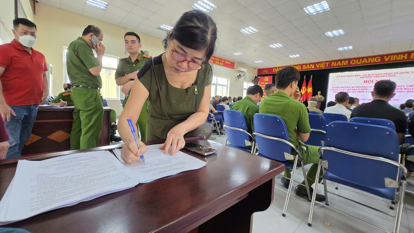 Chủ cơ sở nhà trọ ký cam kết khắc phục và đảm bảo an toàn PCCC tại cơ sở mình