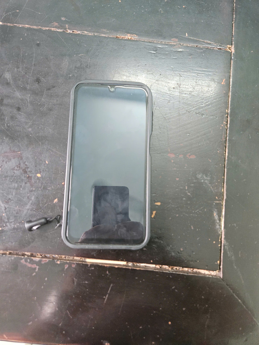 Chiếc điện thoại tang vật vụ cướp giật Chiếc điện thoại tang vật vụ cướp giật