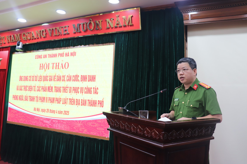 Chỉ huy Phòng CS QLHC về TTXH thảo luận những vấn đề trong ứng dụng cơ sở dữ liệu dân cư với phòng chống tội phạm