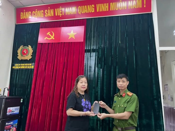 Bà Nhung nhận lại tài sản Bà Nhung nhận lại tài sản