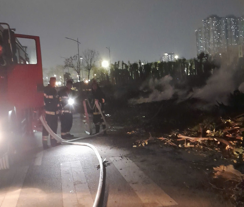 Lực lượng Cảnh sát PCCC và CNCH dập tắt đám cháy tại Khu tưởng niệm danh nhân Chu Văn An Lực lượng Cảnh sát PCCC và CNCH dập tắt đám cháy tại Khu tưởng niệm danh nhân Chu Văn An