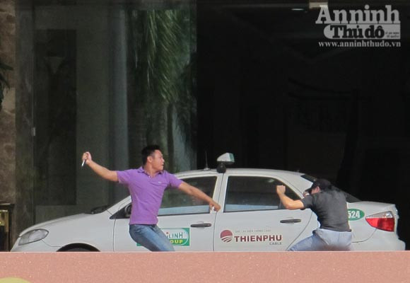 Xem cảnh công an diễn tập bắt gọn nhóm cướp ngân hàng ảnh 15