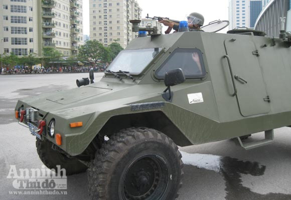 Xem cảnh công an diễn tập bắt gọn nhóm cướp ngân hàng ảnh 11