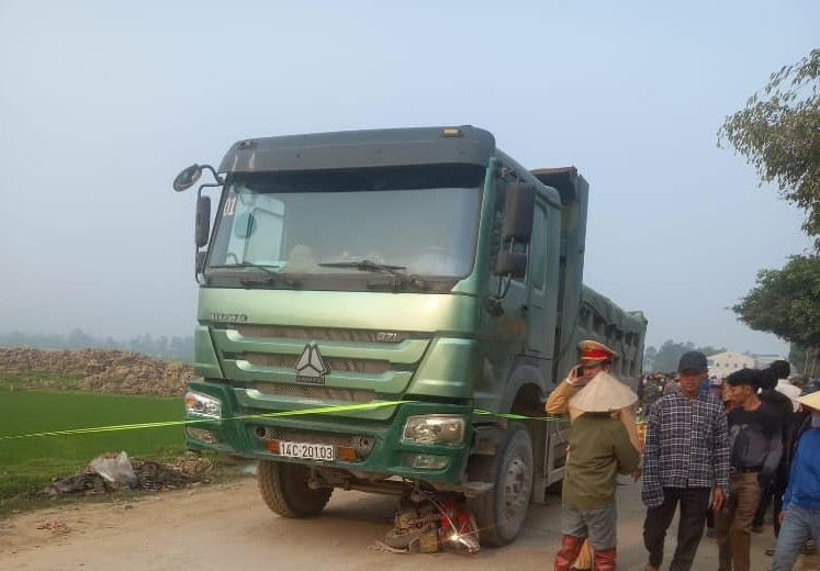 Hiện trường vụ tai nạn khiến 3 mẹ con tử vong