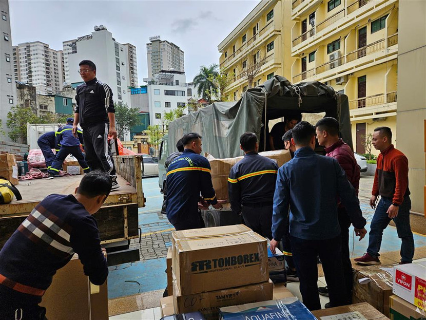 Đoàn công tác tích cực chuẩn bị các điều kiện cần thiết, sẵn sàng lên đường thực hiện nhiệm vụ cứu nạn, cứu hộ tại Myanmar