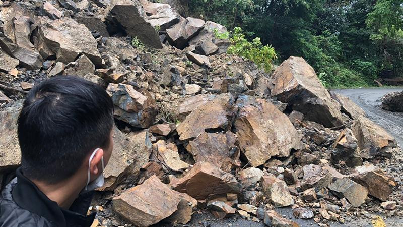 Vị trí sạt lở trên quốc lộ 28B tại Km 41+100 (Ảnh: Thành Công) Vị trí sạt lở trên quốc lộ 28B tại Km 41+100 (Ảnh: Thành Công)