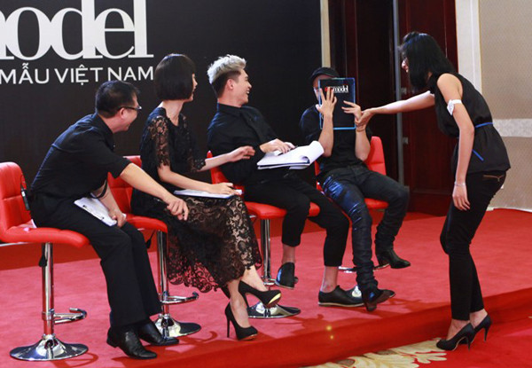 Thí sinh gọi BGK là "các bé" xin ngừng thi vì bận học ảnh 2