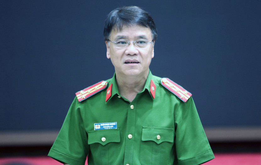 Đại tá Trần Ngọc Dương, Phó Giám đốc CATP Hà Nội phát biểu tại hội nghị