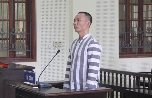 Nguyễn Việt Hùng trong phiên xét xử