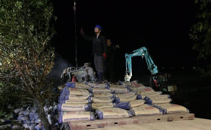 Hiện trường nơi xảy ra vụ tai nạn (ảnh: C. Minh) Hiện trường nơi xảy ra vụ tai nạn (ảnh: C. Minh)