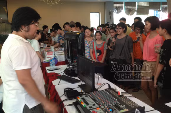 Nóng 40°C, giới trẻ Hà Nội vẫn váy áo lòa xòa, hào hứng Cosplay ảnh 15