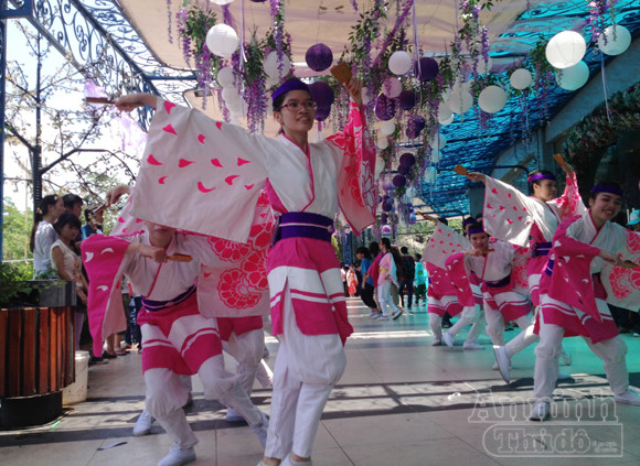 Nóng 40°C, giới trẻ Hà Nội vẫn váy áo lòa xòa, hào hứng Cosplay ảnh 2