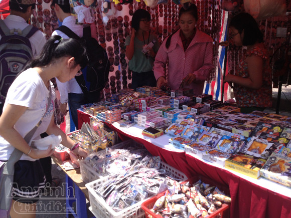 Nóng 40°C, giới trẻ Hà Nội vẫn váy áo lòa xòa, hào hứng Cosplay ảnh 17