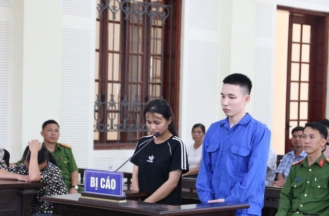 Nguyễn Văn Thanh và vợ trong phiên xét xử