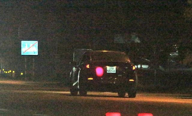 Chiếc xe không chấp hành hiệu lệnh và đã tông bị thương CSGT