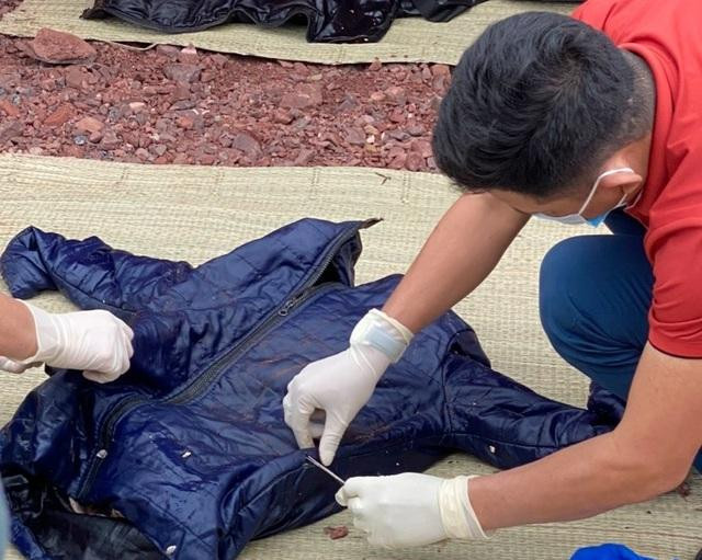 Cơ quan chức năng khám nghiệm để xác định danh tính nạn nhân