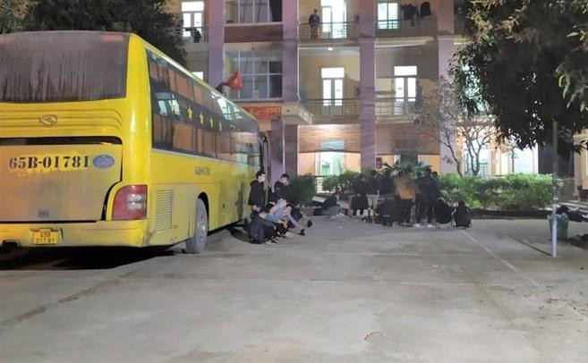 Chiếc xe khách chở 53 người nhập cảnh bị phát hiện