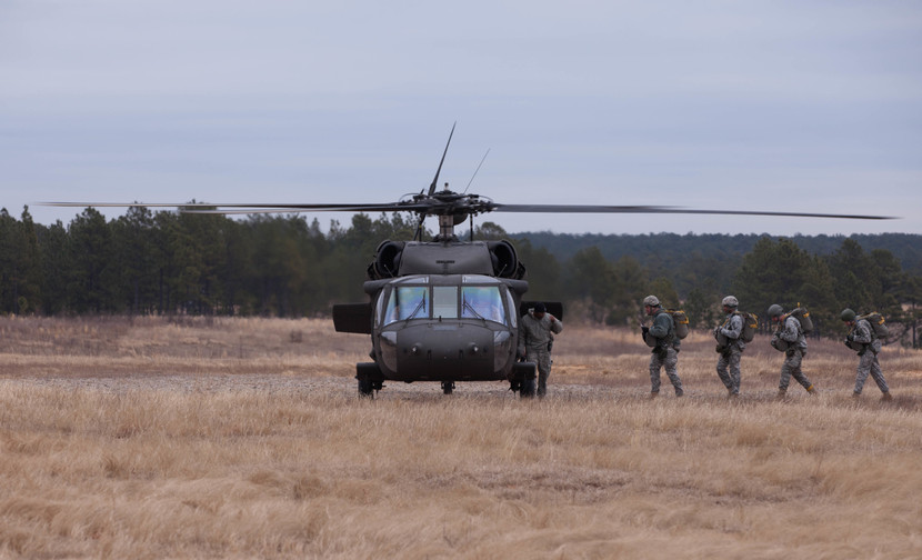 Trong tương lai, quân đội Mỹ muốn triển khai các nhóm phương tiện hỗn hợp - nơi máy bay có người lái, không người lái và phương tiện tự động có thể phối hợp nhịp nhàng.