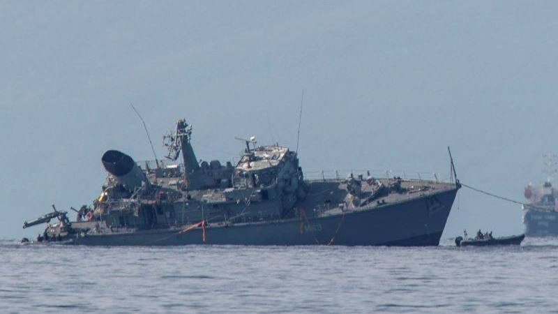 Vụ va chạm đã khiến tàu dò mìn Kallisto đứt gãy làm đôi, phần đuôi đã chìm xuống biển