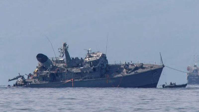 Vụ va chạm đã khiến tàu dò mìn Kallisto đứt gãy làm đôi, phần đuôi đã chìm xuống biển